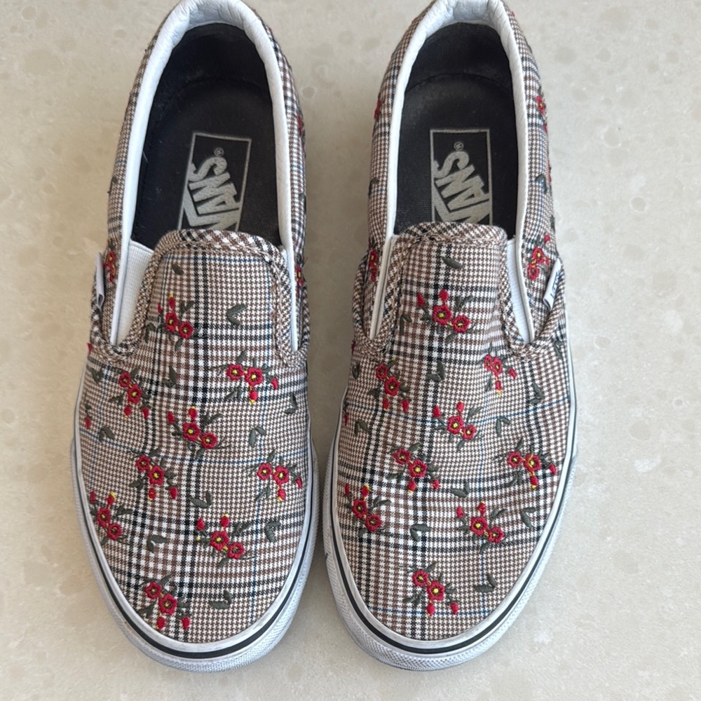 VANS Slip On brown plaid w/orange flowers, size 8 excellent pre loved condition